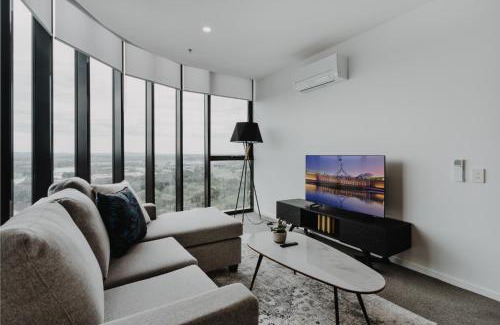 Belconnen Apartment | Panoramic Lake View 2-Bed with Pool, Gym and BBQ