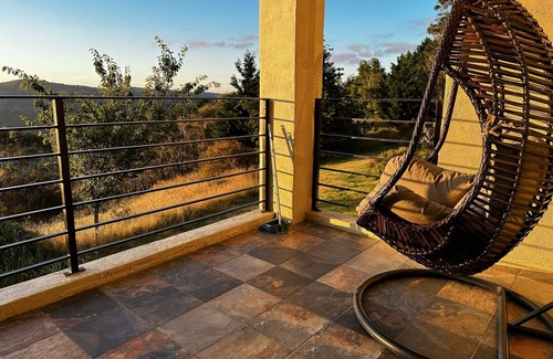 Medlow Bath Villa | Panoramic Mountain View villa on 7ha of lands