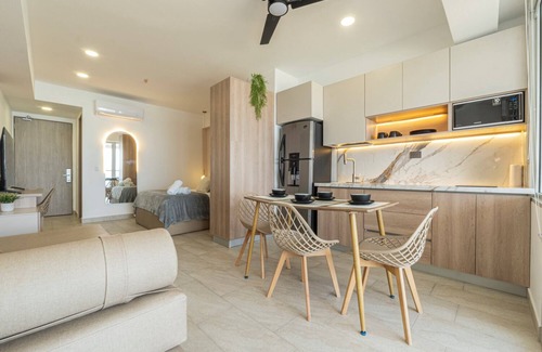 Crespo Apartment | Panoramic Oceanview Loft Near Beach & Airport