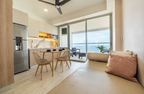 Crespo Apartment | Panoramic Oceanview Loft Near Beach & Airport