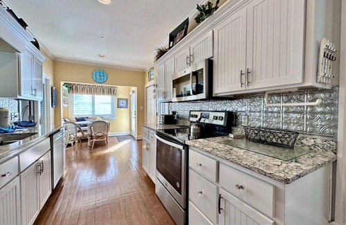Gulf Place House | Panoramic Ocean View ☀️ Near Beach | Family Friendly | Saltwater Pool ☀️ Barbie Bathroom!