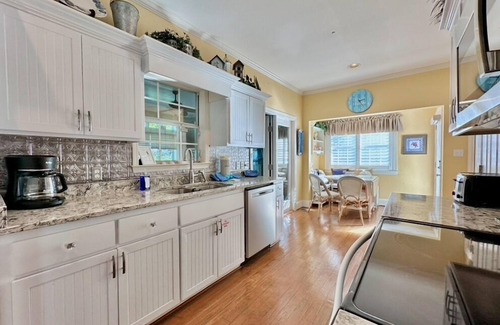 Gulf Place House | Panoramic Ocean View ☀️ Near Beach | Family Friendly | Saltwater Pool ☀️ Barbie Bathroom!