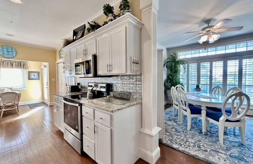 Gulf Place House | Panoramic Ocean View ☀️ Near Beach | Family Friendly | Saltwater Pool ☀️ Barbie Bathroom!