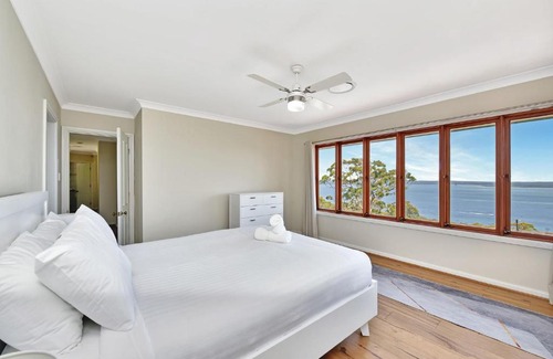 Nelson Bay House | Panoramic Oceanview Manor