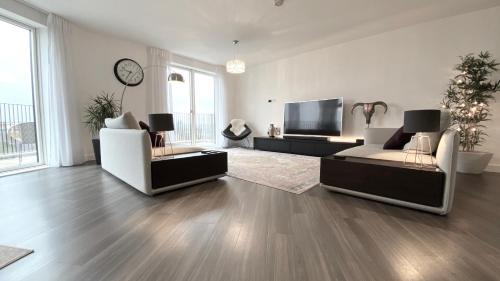 Stratford Apartment | Panoramic Park And City Penthouses Retreat
