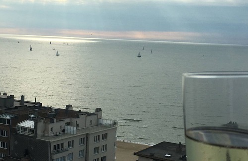 Ostend City Centre Apartment | Panoramic Sea & City views. Amazing 3 bedroom condo one block to the beach!
