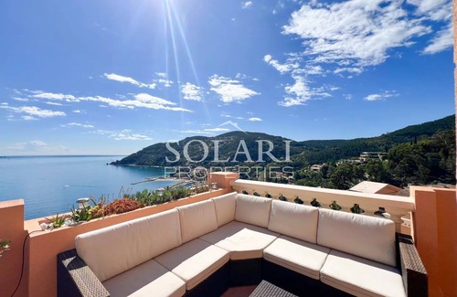Theoule-sur-Mer Apartment | Panoramic sea view, residence with swimming pool