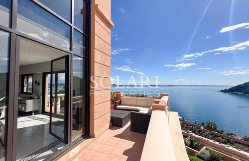 Theoule-sur-Mer Apartment | Panoramic sea view, residence with swimming pool