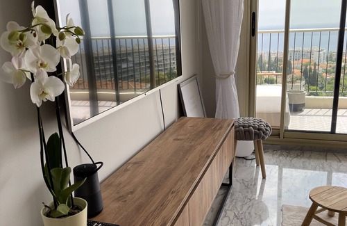 Fabron Apartment | Panoramic sea view, 61m2, Parking - Wifi