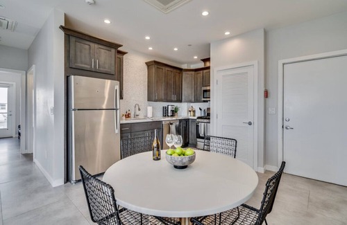 Little Italy Condo | Panoramic View | 2bd/2BA | Sleeps 4 | Parking Available