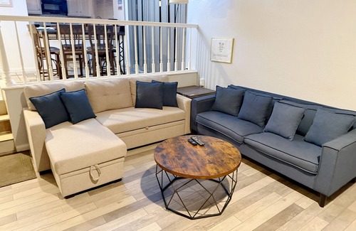 Crown Point House | Panoramic View Bayfront Gem 3BR