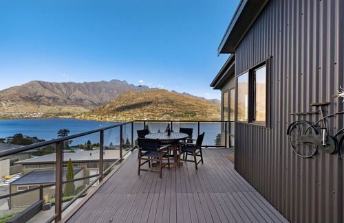 Queenstown Apartment | Panoramic View (Lake Views)