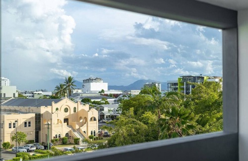 Cairns Central Business District Apartment | Panoramic views 3BR Cairns City Apartment