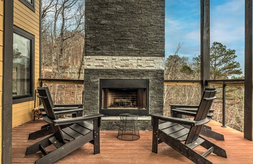 Morganton Ski Chalet | Panoramic Views from Modern Mountain Chalet close to Blue Ridge, GA.