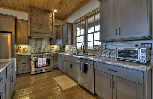 Blue Ridge House | Panoramic Views. Heated Pool, Hot Tub. Sleeps16 near Aska & downtown Blue ridge