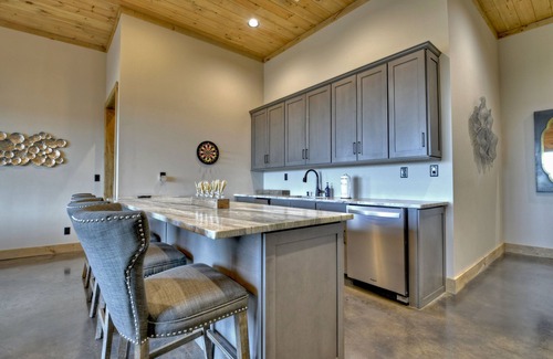 Blue Ridge House | Panoramic Views. Heated Pool, Hot Tub. Sleeps16 near Aska & downtown Blue ridge