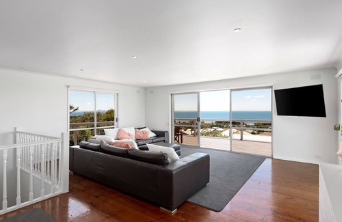 Portarlington House | Panoramic Views - Newly renovated with breathtaking panoramic views of the bay.