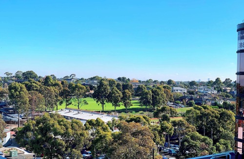 Glen Waverley Apartment | Panoramic Views! Spacious 2 Bed, 2 Bath Luxury Apartment w/Free Parking