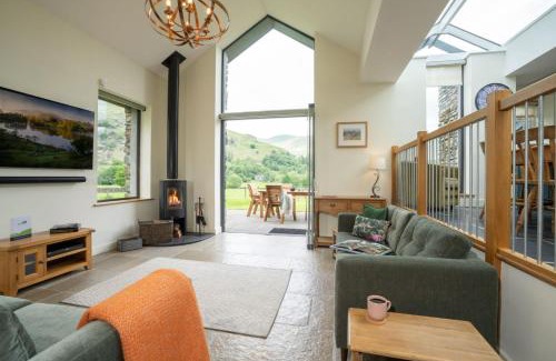 Grasmere House | Panoramic Views & Spacious Living by LetMeStay