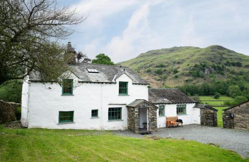 Grasmere House | Panoramic Views & Spacious Living by LetMeStay