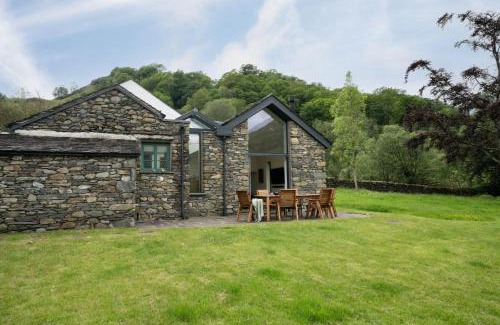 Grasmere House | Panoramic Views & Spacious Living by LetMeStay