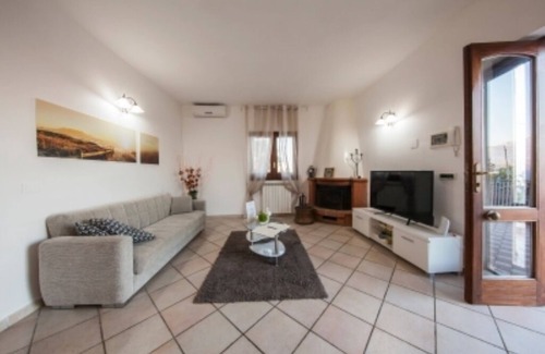 Priora Villa | Panoramic villa nestled in the greenery of Sorrento with panoramic views of Vesuvius