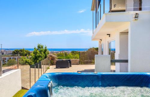 Salou Villa | PANORAMIC VILLA x