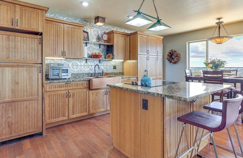Tyrone House | Panoramic Vistas & Pergola: Silver City Escape!