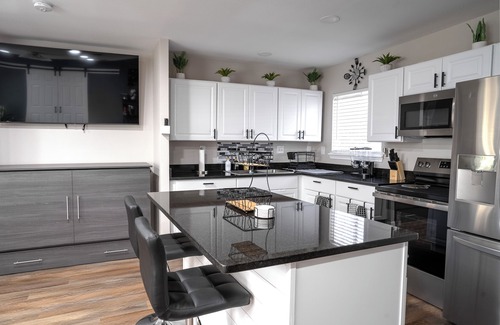 Arena District House | Pansy's Palace Near Frost Bank Center & Downtown