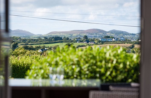 Bwlchtocyn House | Pant Gwyn Bungalow - Three Bedroom House, Sleeps 8
