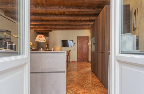 Como City Centre Apartment | Pantero Apartment - Two Bedroom Apartment, Sleeps 6