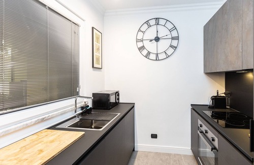 Rione III Colonna Apartment | Pantheon Apartment with Terrace