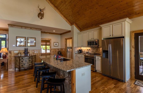 Banner Elk Cabin | Papa Bear Lodge at Eagles Nest- Ridgetop home with views, fire pit, arcade, 75 inch tv