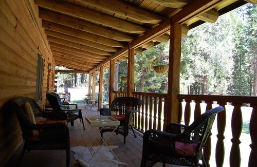 Nevada City Cabin | PAPA BEAR'S LODGE -Best Log Cabin in Nevada City Sleeps up to 10.