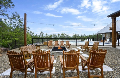 Broken Bow Cabin | Papa Casa- 7bd with Pool and 2 Hot tubs