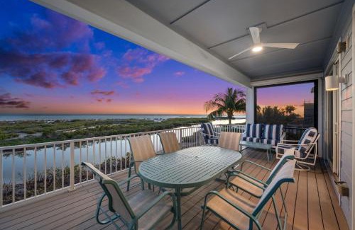 South Island House | Papa's Boat House - 8214 Estero Blvd home