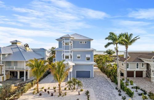 South Island House | Papa's Boat House - 8214 Estero Blvd home