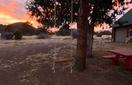 Flagstaff Cabin | Papa's House - secluded gateway