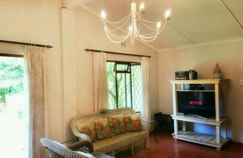 Kloof Cottage | Paperbark Cottage, perfectly situated in a beautiful garden