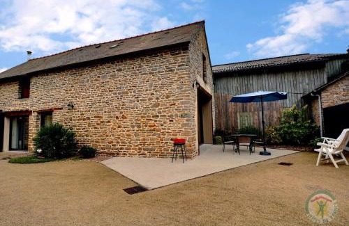 Saint-Aubin-du-Cormier House | Paquerette