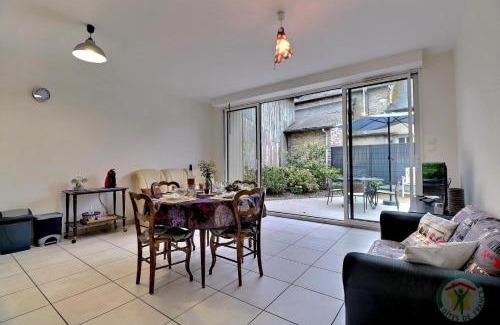 Saint-Aubin-du-Cormier House | Paquerette