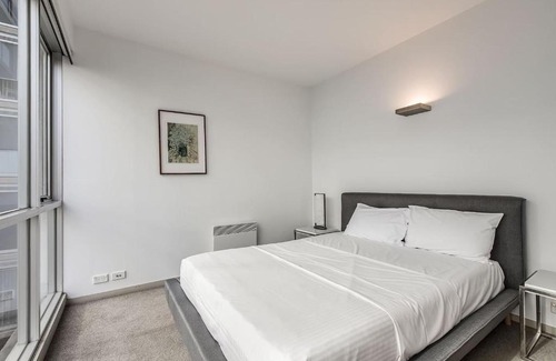 East Melbourne Apartment | Parade Place - A Central Balcony Stay
