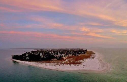 Key Royale House | Paradisaical Enclave 5 Star Private Canal Dock Pool Family Fun