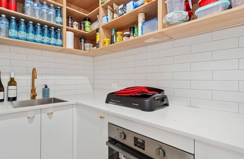 Soldiers Point House | Paradise, 1-2B Bagnall Ave - water views, air con, Wi-Fi, Dog Friendly