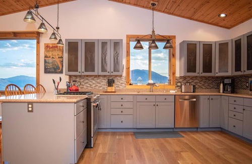 Emigrant House | Paradise 101 | 4 Bed, 3 Bath