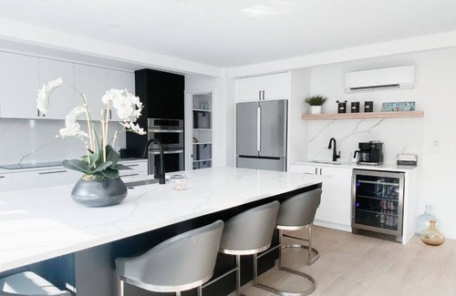 Del-Ida Park Historic District House | Paradise 101: Modern Beach House steps to The Ave; Heated Pool + Hot Tub