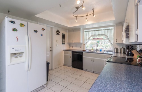 Tequesta House | Paradise at Its' Best. Your Home Away From Home.Pets welcome & Tesla Charger