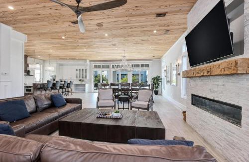 Crystal Beach House | Paradise at Park Row