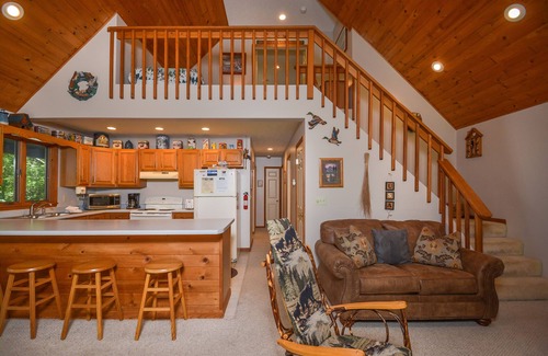 Oakland House | Paradise at Penn Cove | Walk to the Dock Slip!