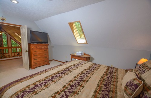 Oakland House | Paradise at Penn Cove | Walk to the Dock Slip!